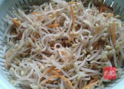 凉拌绿豆芽的做法图解4