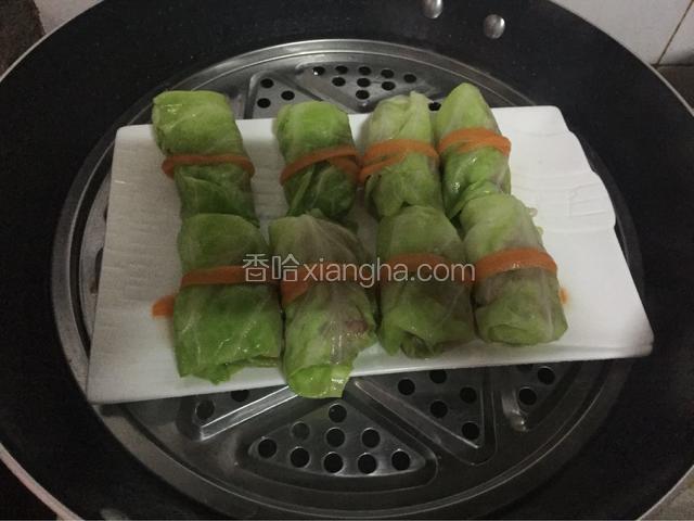 锅中倒入适量清水烧开后放入大火蒸10-15分钟