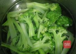 凉拌蒜蓉西兰花的做法图解2