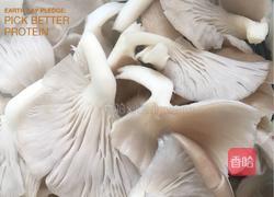 平菇炒肉的做法图解1