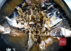 酸菜鱼头的做法图解3