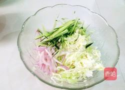  卷心菜炒油条的做法图解1