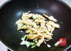  卷心菜炒油条的做法图解6