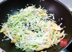  卷心菜炒油条的做法图解7
