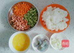 什锦虾仁炒饭的做法图解1