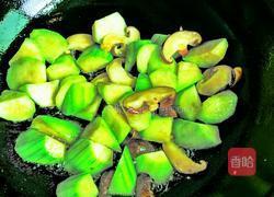 丝瓜香菇丸子汤的做法图解2