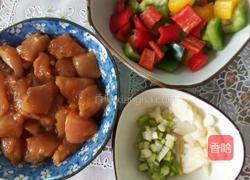 彩椒炒鸡丁的做法图解1