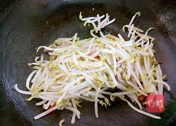 绿豆芽炒粉条的做法图解6