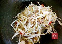 绿豆芽炒粉条的做法图解8