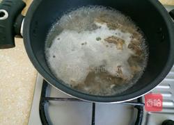 白萝卜脊骨汤的做法图解1