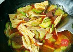 猪血杂蔬麻辣烫的做法图解3