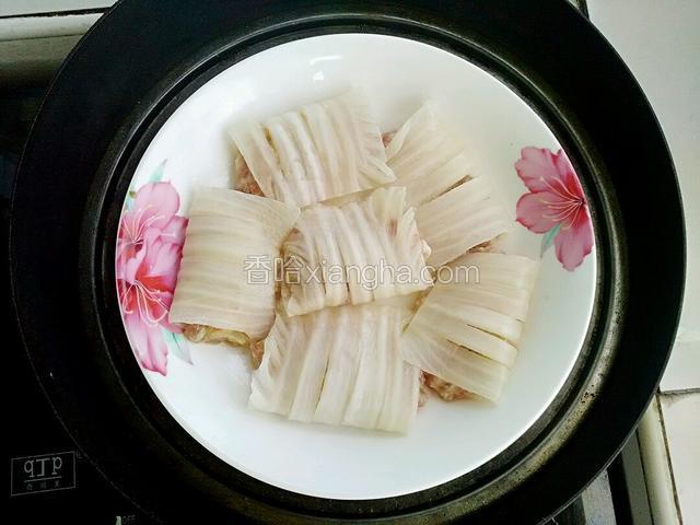 放入锅里。中火蒸十分钟就可以。