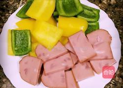 彩椒炒火腿的做法图解1