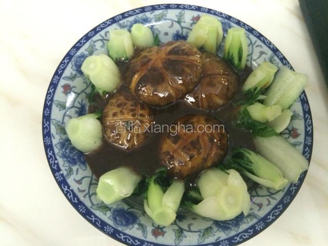 ，碧绿菜胆扒花菇。