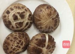 ，碧绿菜胆扒花菇。的做法图解1