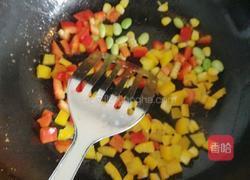 虾仁彩椒炒饭的做法图解4