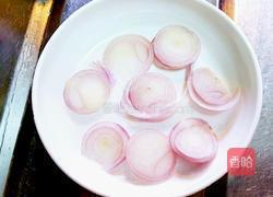 虾米炒卷心菜的做法图解3