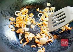 虾米炒卷心菜的做法图解5