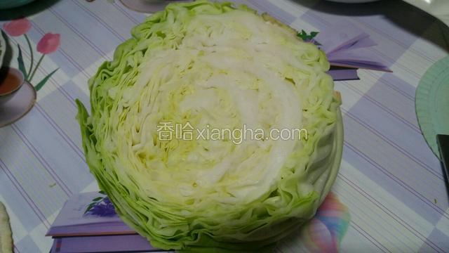 卷心菜洗净切开用半个