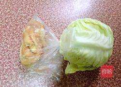 卷心菜炒鸡肉的做法图解1