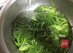 豆芽炒韭菜的做法图解1