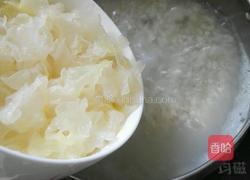 龙眼薏仁百合银耳羹的做法图解6