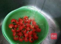 糖渍圣女果的做法图解1