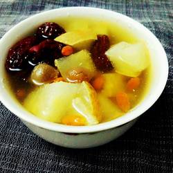 龙眼雪梨汤