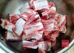 彩椒烧排骨的做法图解1