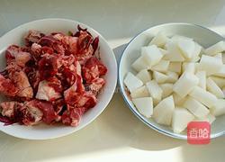 萝卜炖牛肉的做法图解1