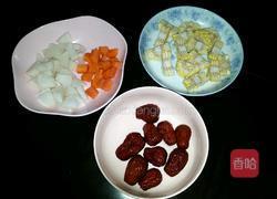 萝卜红枣玉米汤的做法图解1