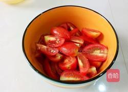  圣女果炒鸡蛋的做法图解1