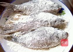 干炸五香鲫鱼的做法图解4