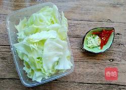 手撕卷心菜的做法图解2