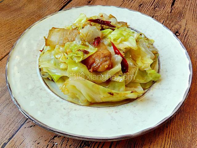 手撕卷心菜，包菜的鲜甜和成菜的咸辣相得益彰，非常下饭哈。