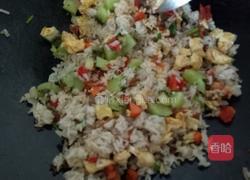 圣女果杂蔬鸡蛋炒饭的做法图解8