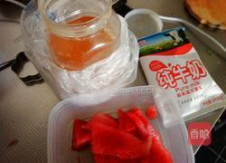西瓜奶昔的做法图解1