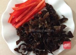 卷心菜炒黑木耳的做法图解2