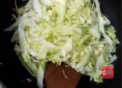 卷心菜炒黑木耳的做法图解3