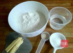 彩椒香肠披萨的做法图解1