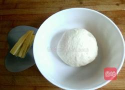 彩椒香肠披萨的做法图解2