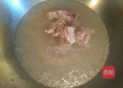 肉骨头山药枸杞汤的做法图解2