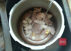 肉骨头山药枸杞汤的做法图解3