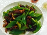 青椒炒熏肥肠的做法[图]