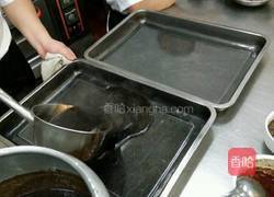 蜜汁龟苓膏的做法图解2