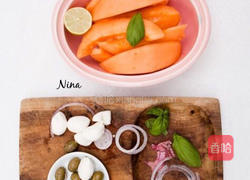 哈密瓜色拉的做法图解1