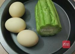 苦瓜煎饼的做法图解1