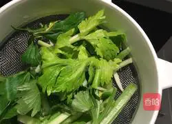 Illustration of how to make cumin-stirred shredded beef 4