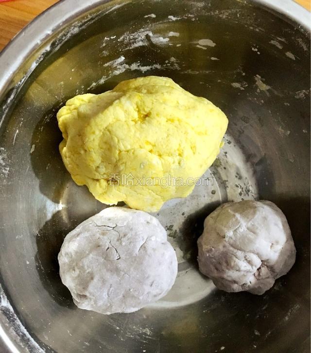 揉成面团备用