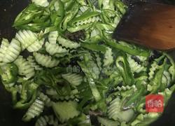黄瓜炒青椒的做法图解3